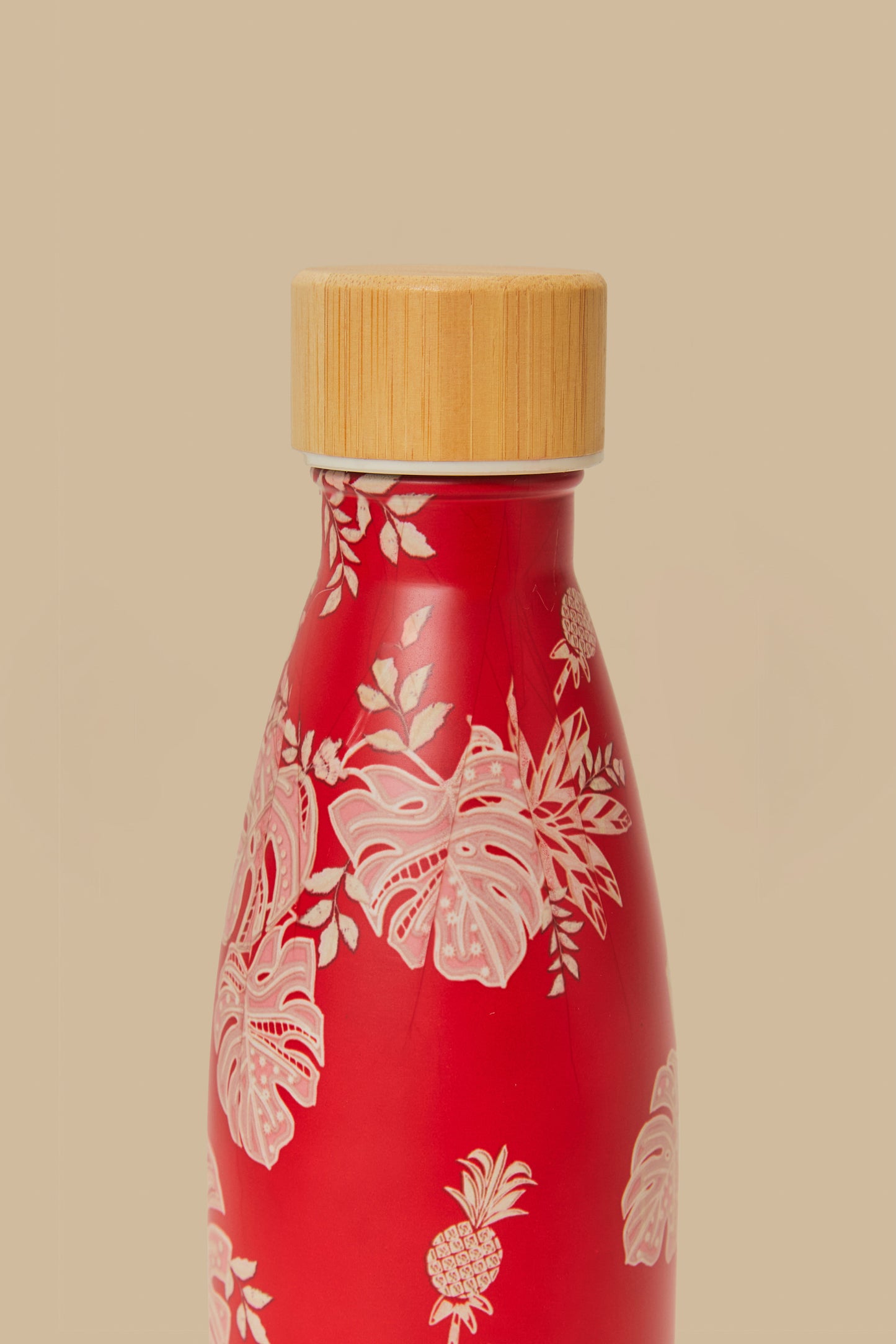 FARM Rio model wearing the Red Leaf Stay Fresh Bottle
