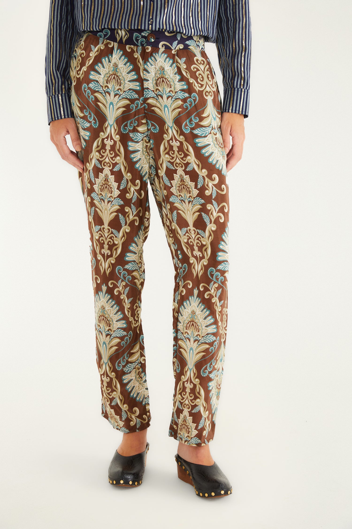 FARM Rio model wearing the Brown Wonderful Arabesque Pants