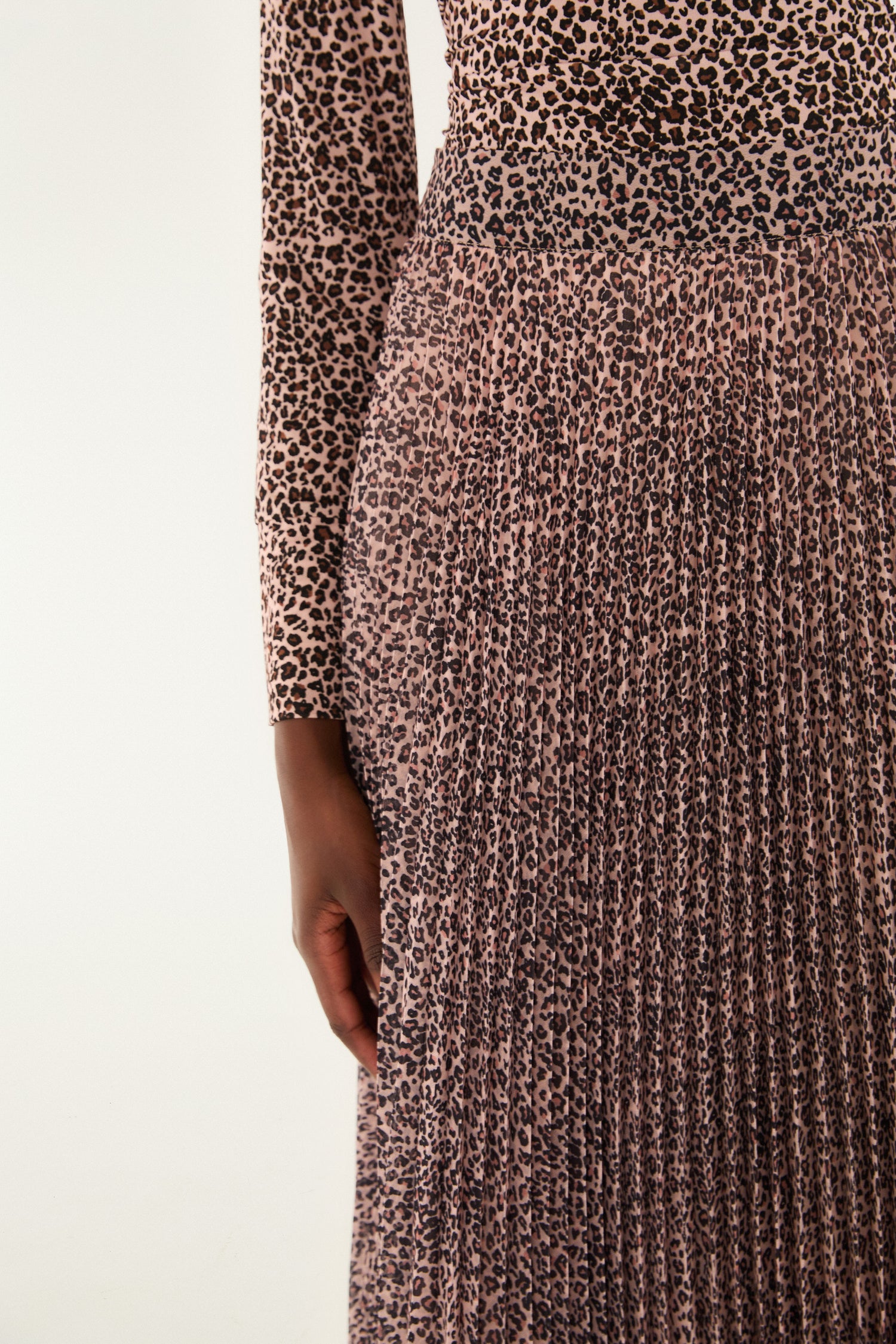 FARM Rio model wearing the pink baby leopard pleated maxi skirt