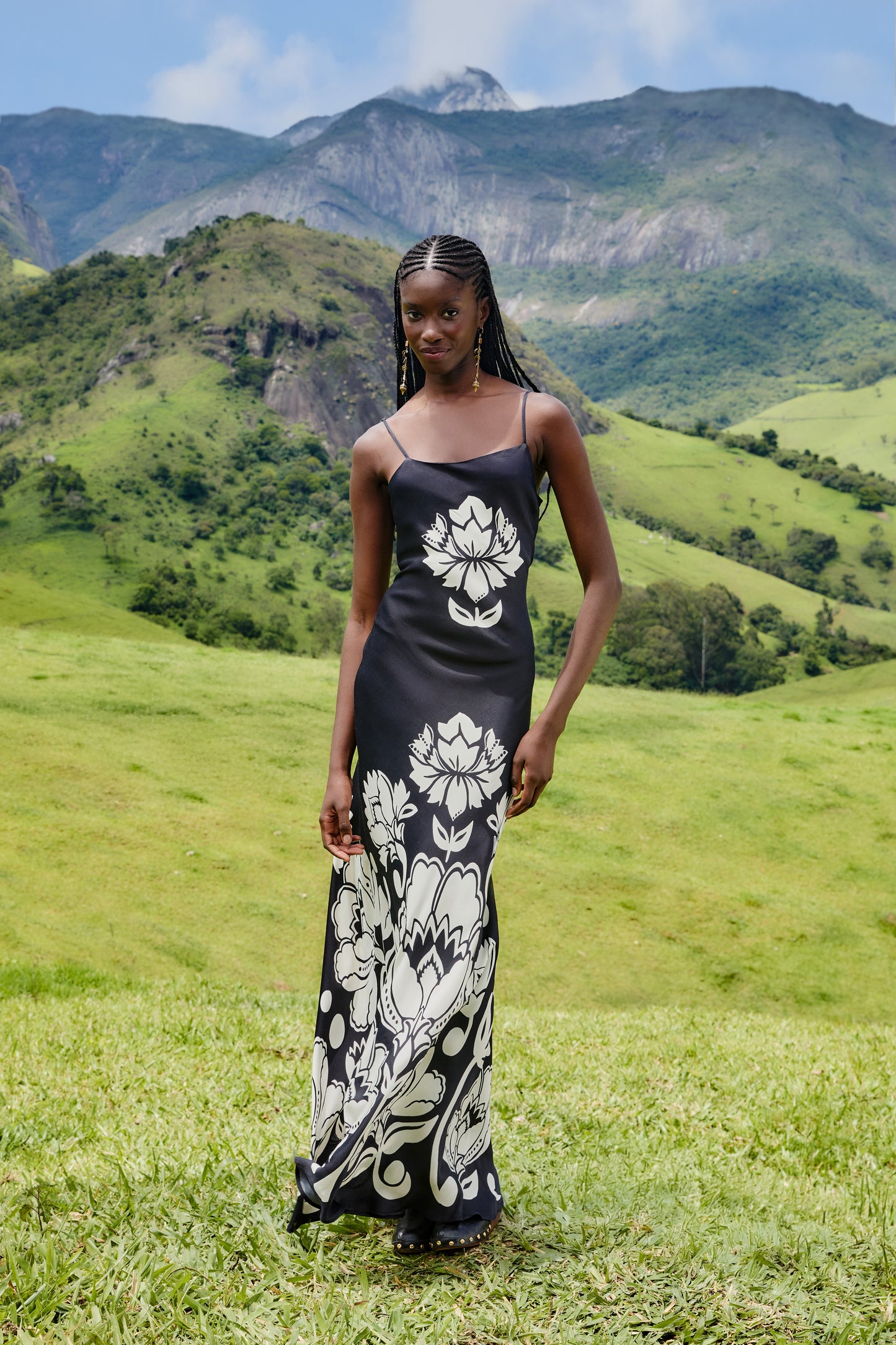 FARM Rio model wearing the black & white floral arabesque slip lenzing™ ecovero™ viscose maxi dress