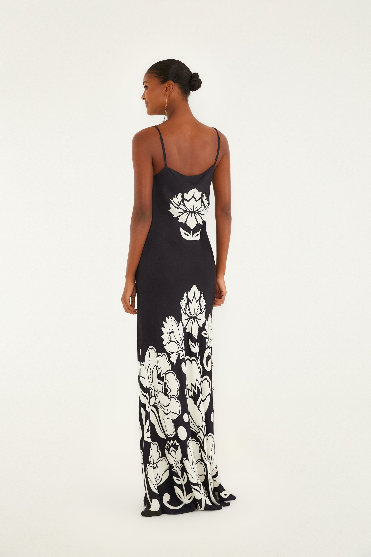 FARM Rio model wearing the black & white floral arabesque slip lenzing™ ecovero™ viscose maxi dress
