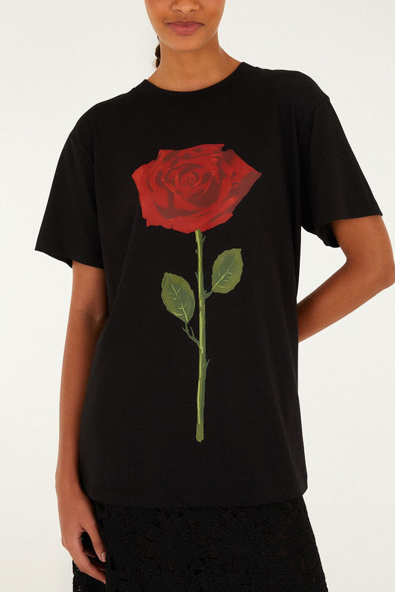 FARM Rio model wearing the Black Rose Organic Cotton Relaxed T-Shirt