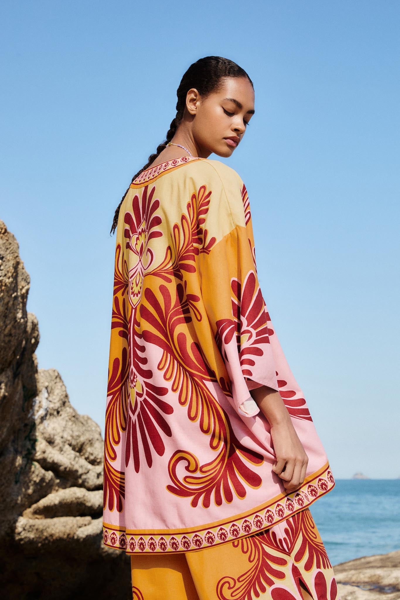 Soft Yellow Arabesc Kimono