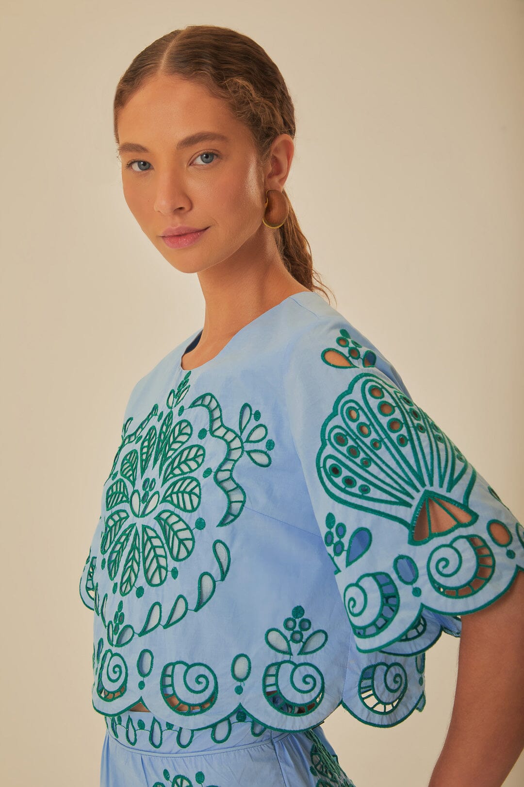 FARM Rio model wearing the Light Blue And Green Graphic Richelieu Crop Top