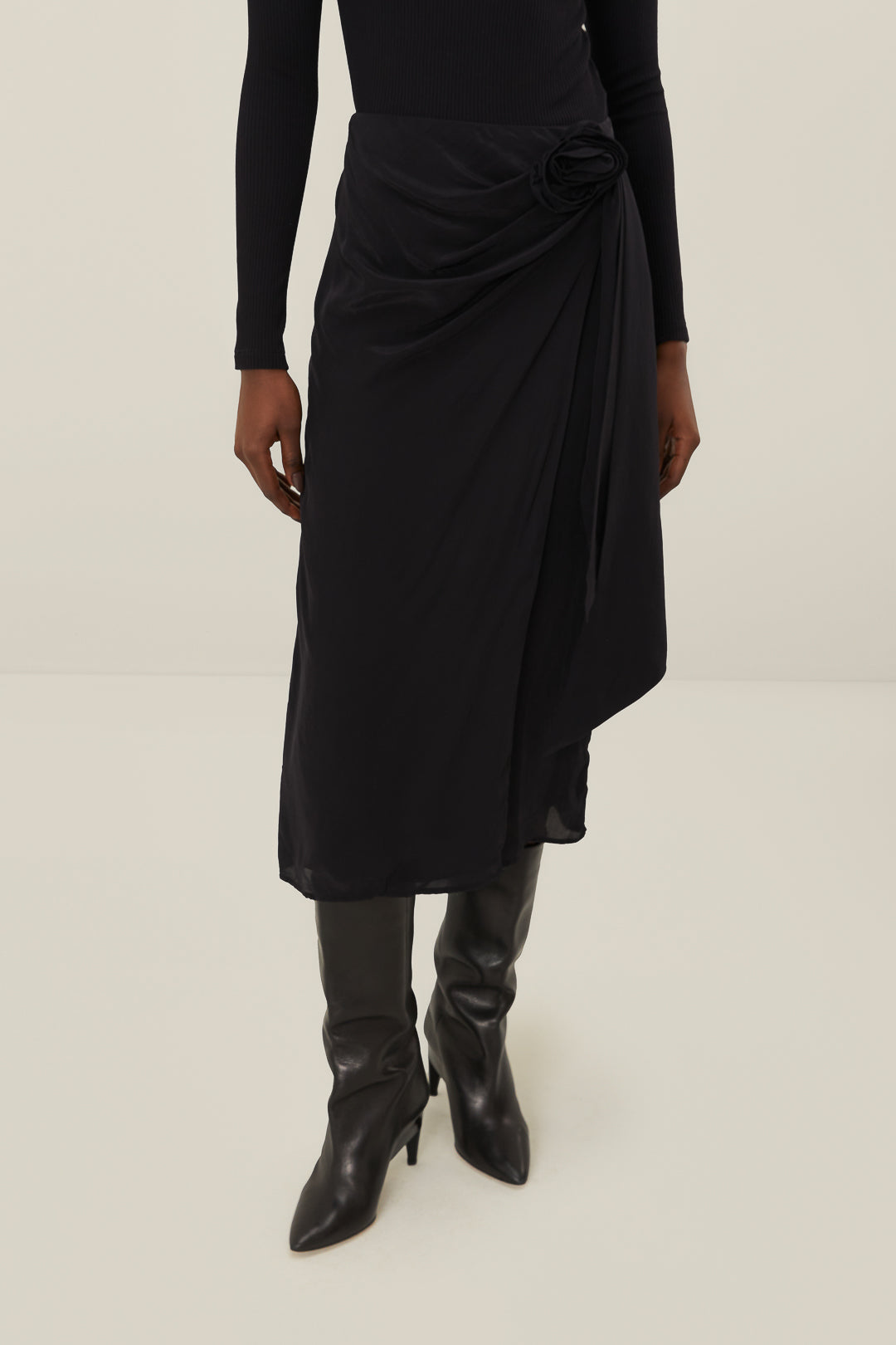 FARM Rio model wearing the Black Midi Skirt