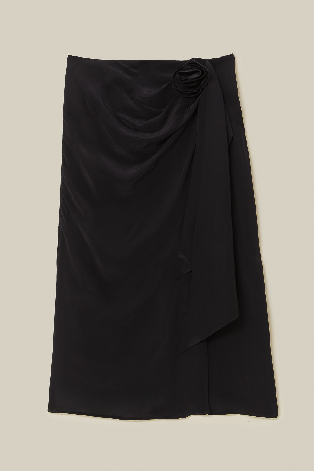 FARM Rio model wearing the Black Midi Skirt