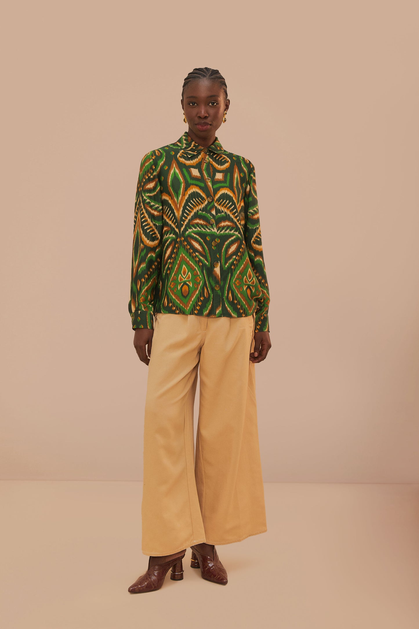 FARM Rio model wearing the Beige Low Waisted Topstiched Pants