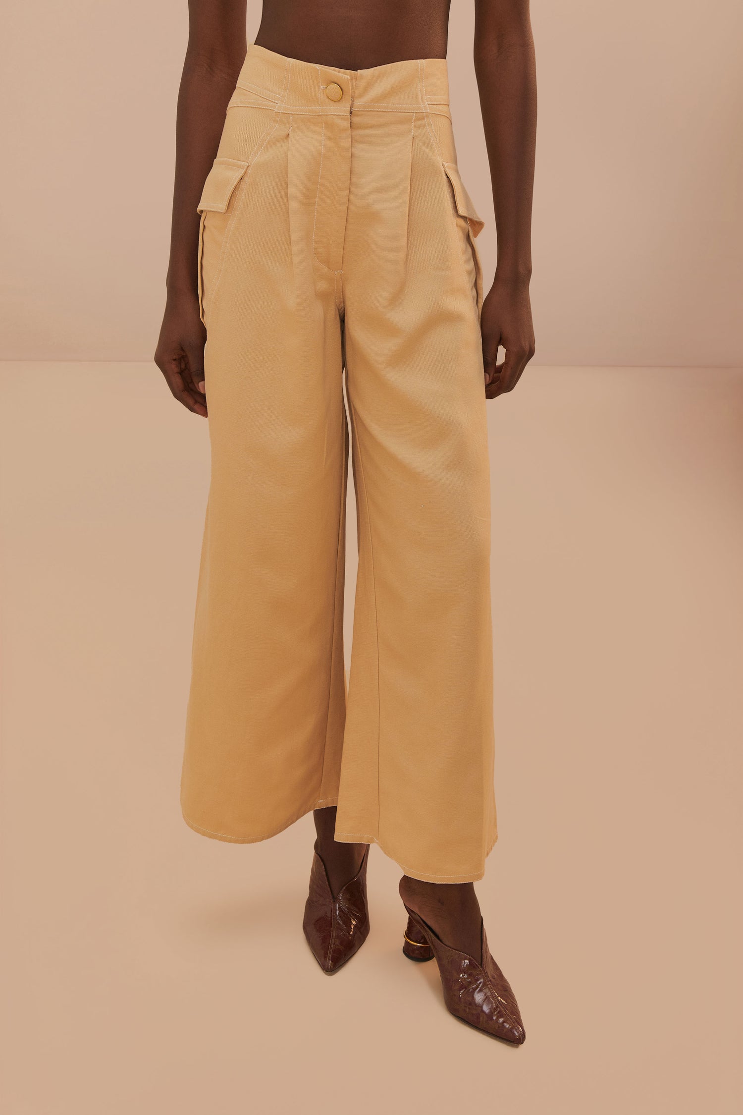 FARM Rio model wearing the Beige Low Waisted Topstiched Pants