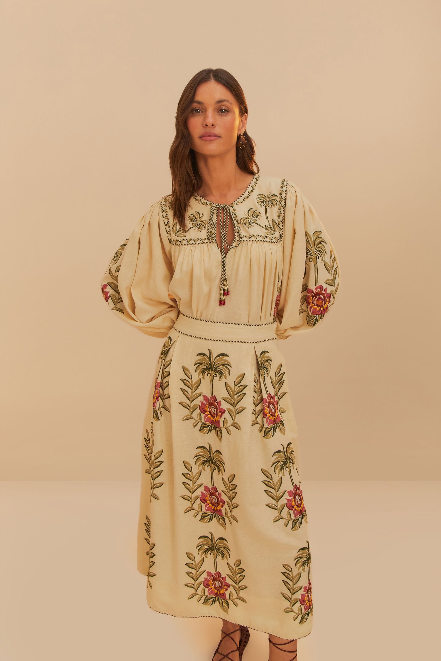 زهرة استوائية مطرزة الرمال maxi تنورة
