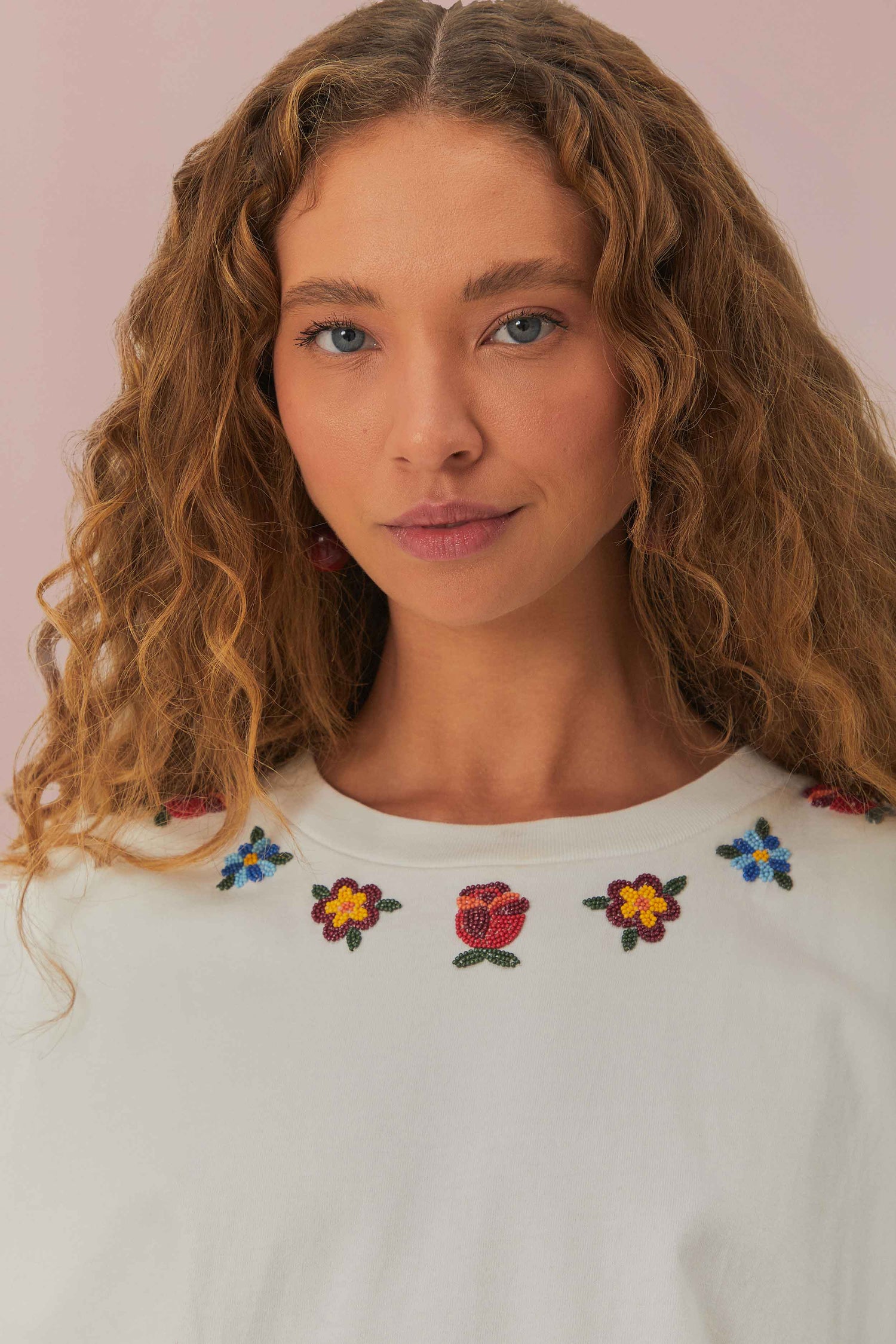 FARM Rio model wearing the White Beaded Flowers T-shirt