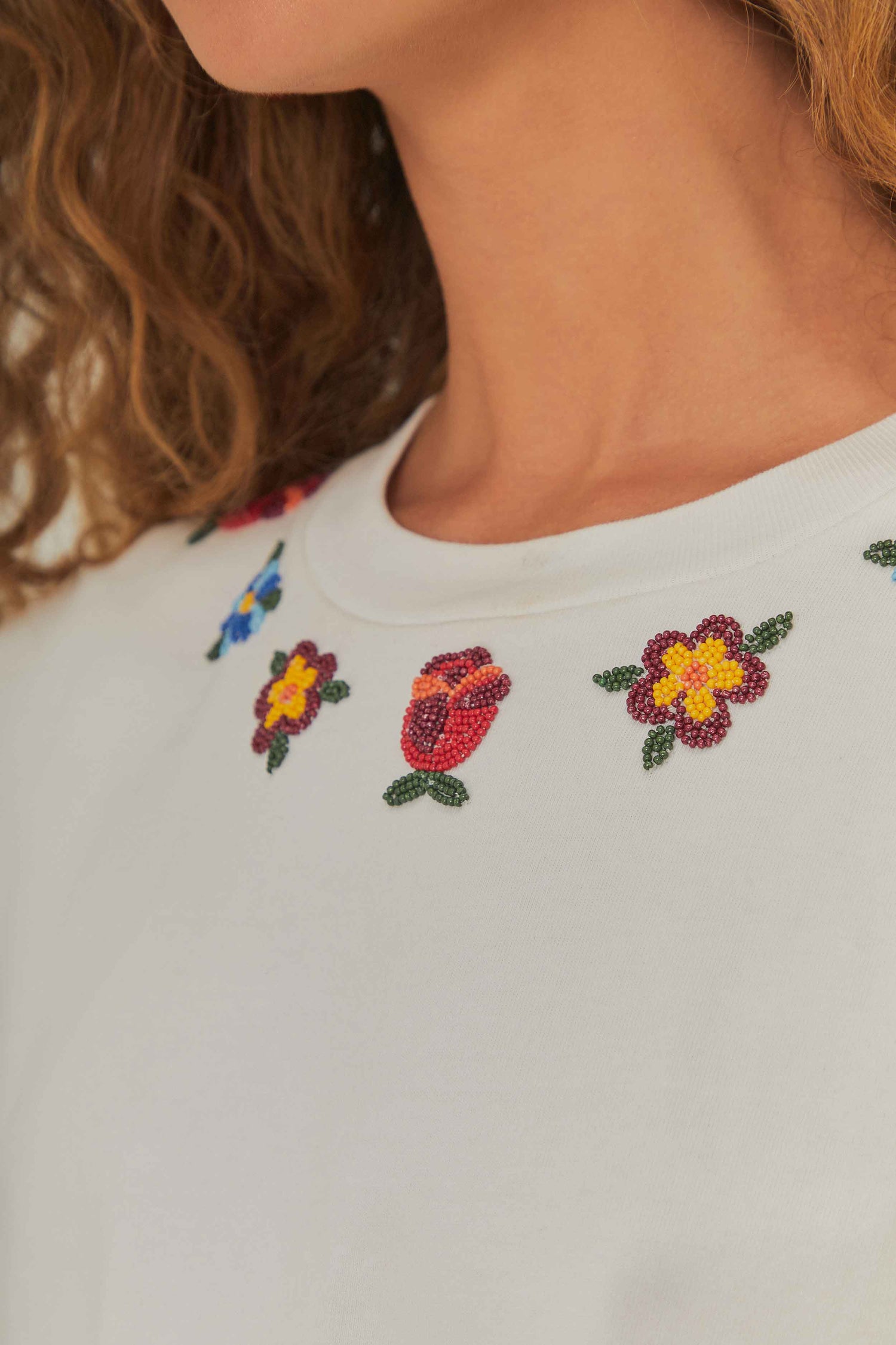 FARM Rio model wearing the White Beaded Flowers T-shirt