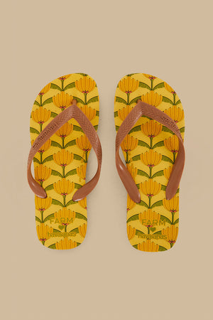 FARM Rio model wearing the Banana Deco Havaianas