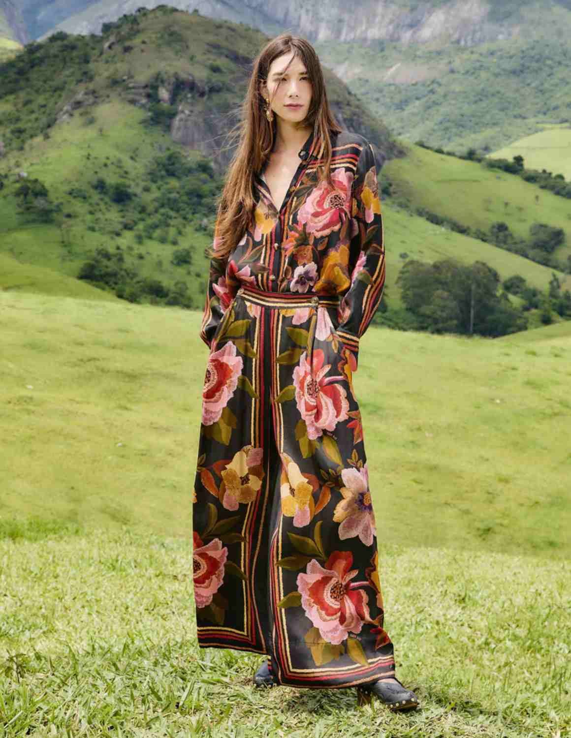 تشنيل زهور السراويل السوداء