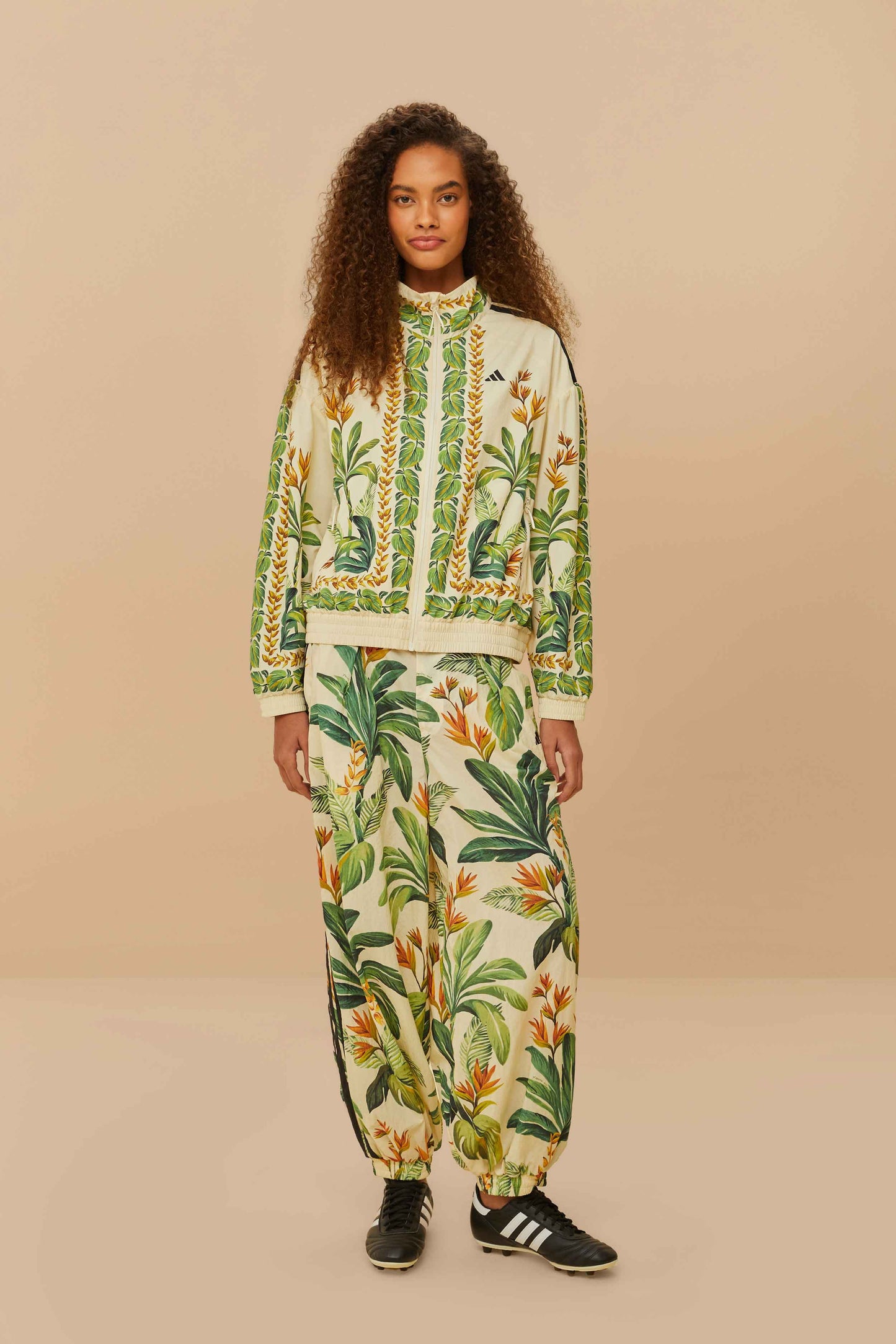 adidas adidas tropical beze cream سترة بيضاء